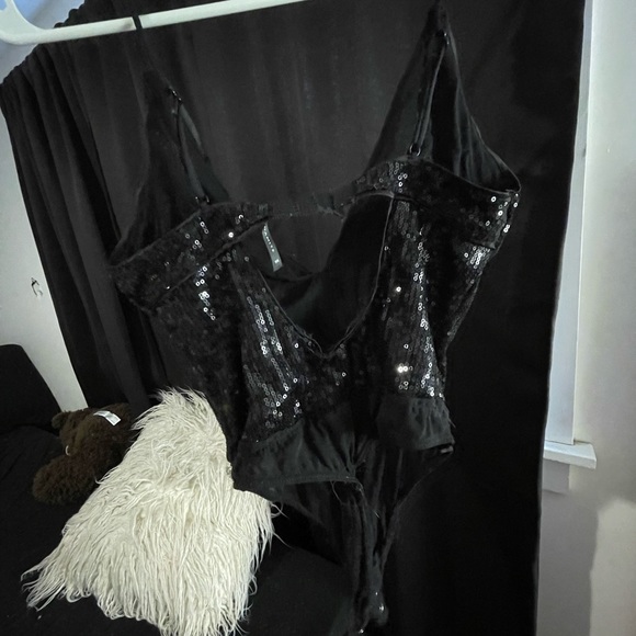 Tons of clothes! Closet clean out :) everything im selling for cheap! - Picture 8 of 15